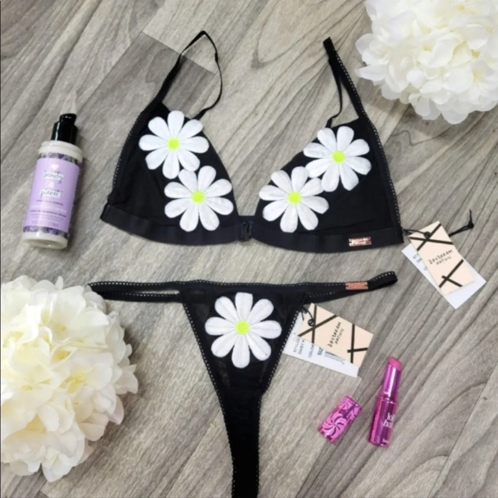 Daisy Bra/underwear SET NWT - Picture 1 of 6